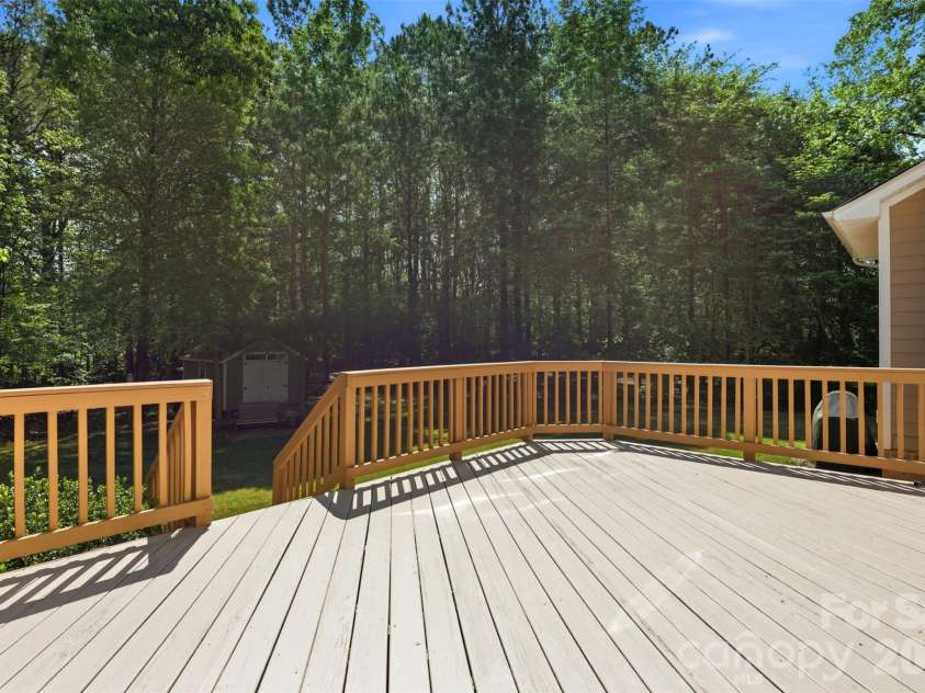2020 Madeira Circle, Waxhaw, NC 28173.  MLS# CAR4370388, YatesRealty ID 17859. 