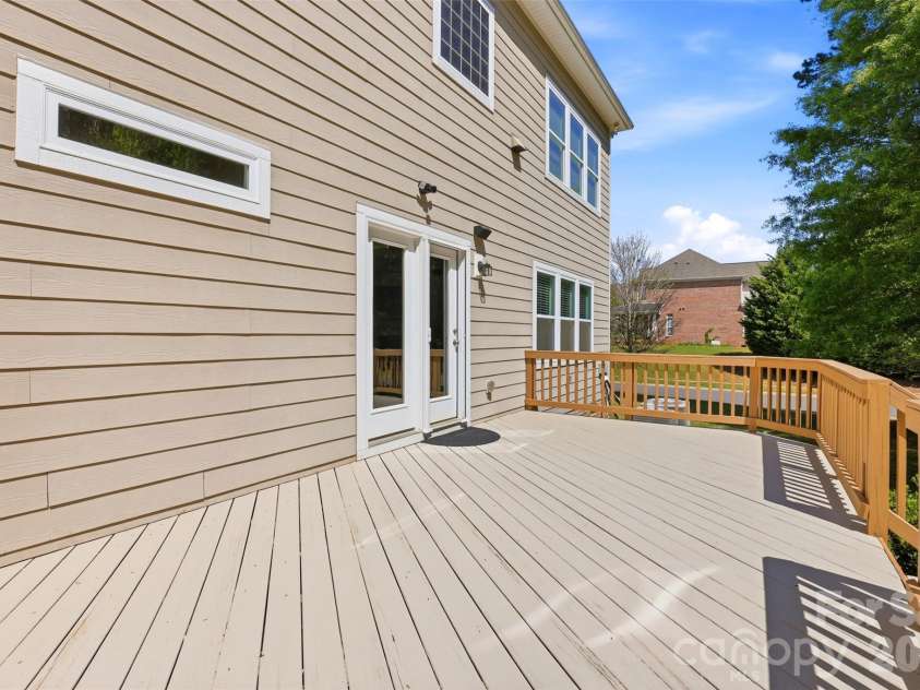 2020 Madeira Circle, Waxhaw, NC 28173.  MLS# CAR4370388, YatesRealty ID 17859. 