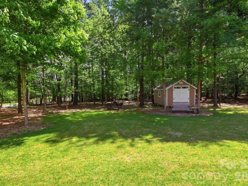 2020 Madeira Circle, Waxhaw, NC 28173.  MLS# CAR4370388, YatesRealty ID 17859. 