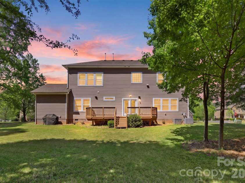 2020 Madeira Circle, Waxhaw, NC 28173.  MLS# CAR4370388, YatesRealty ID 17859. 