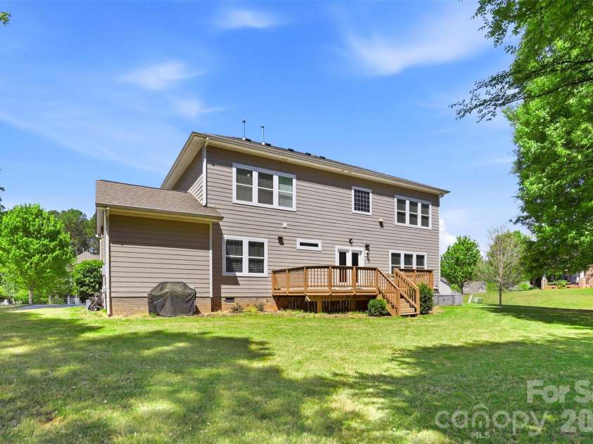 2020 Madeira Circle, Waxhaw, NC 28173.  MLS# CAR4370388, YatesRealty ID 17859. 