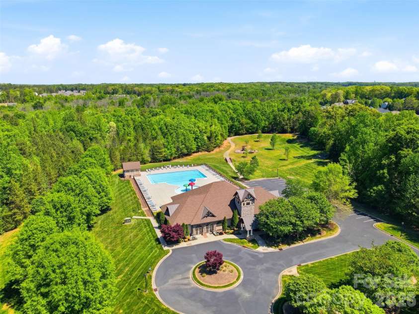 2020 Madeira Circle, Waxhaw, NC 28173.  MLS# CAR4370388, YatesRealty ID 17859. 