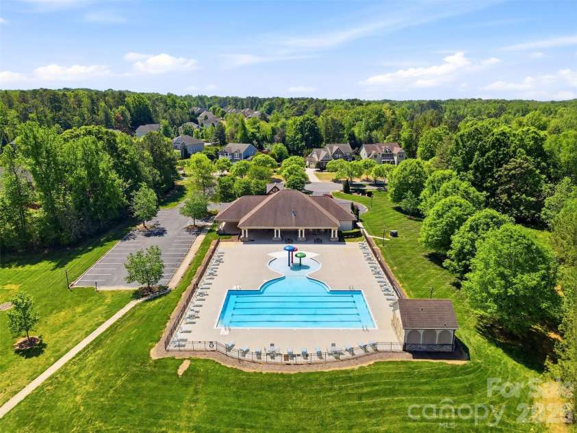 2020 Madeira Circle, Waxhaw, NC 28173.  MLS# CAR4370388, YatesRealty ID 17859. 