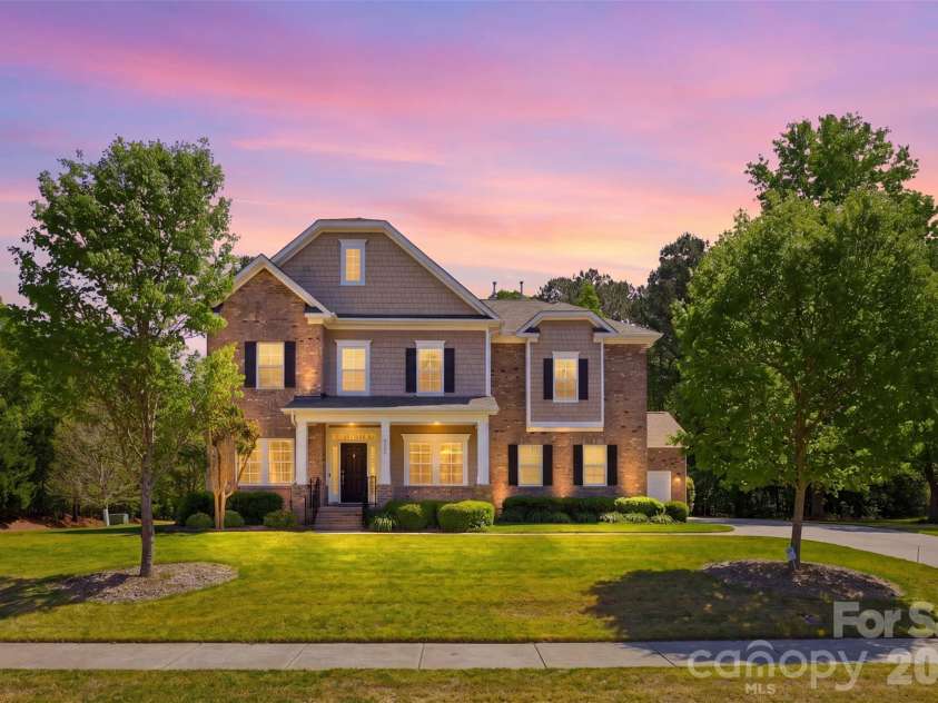 2020 Madeira Circle, Waxhaw, NC 28173.  MLS# CAR4370388, YatesRealty ID 17859. 