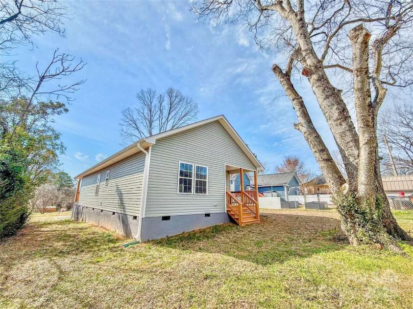 926 Poplar Street, Albemarle, NC 28001.  MLS# CAR4226386, YatesRealty ID 1786. 