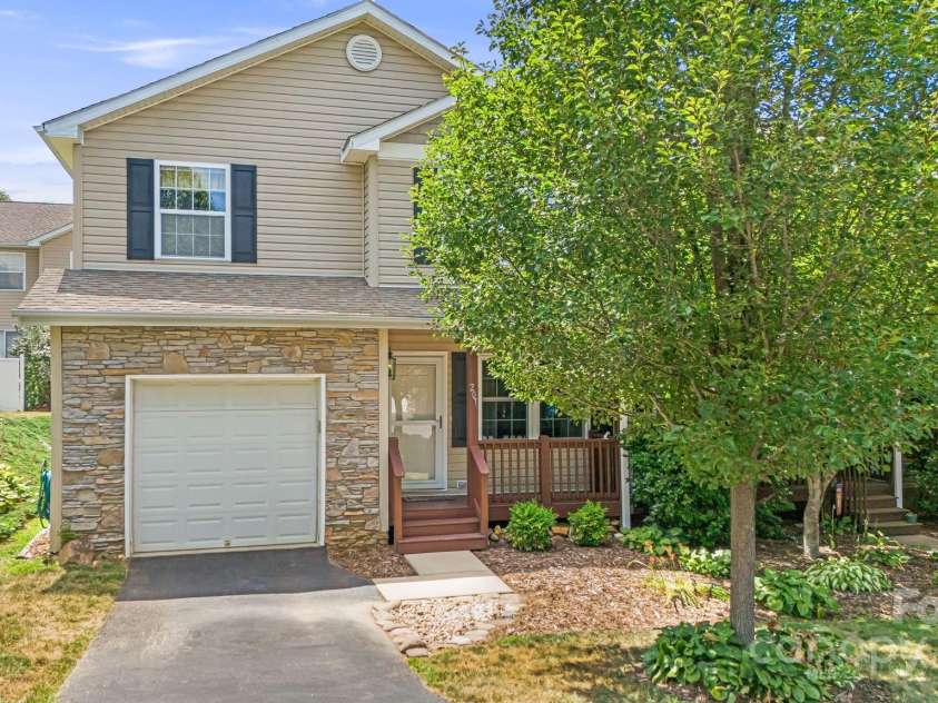 207 Pembrook Road, Swannanoa, NC 28778.  MLS# CAR4159871, YatesRealty ID 17860. 