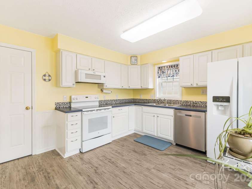 207 Pembrook Road, Swannanoa, NC 28778.  MLS# CAR4159871, YatesRealty ID 17860. 