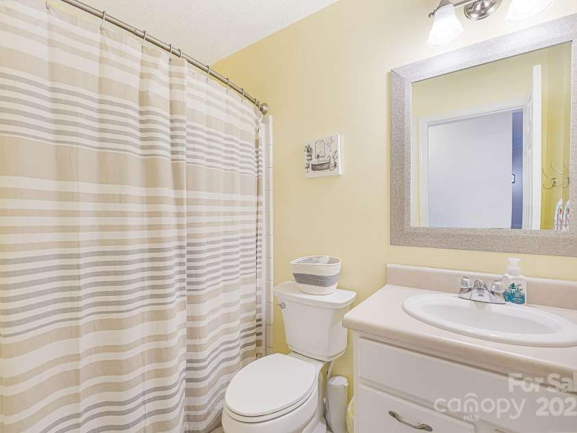 207 Pembrook Road, Swannanoa, NC 28778.  MLS# CAR4159871, YatesRealty ID 17860. 