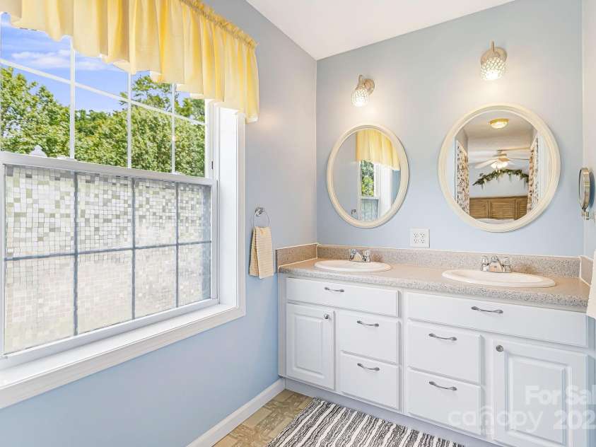 207 Pembrook Road, Swannanoa, NC 28778.  MLS# CAR4159871, YatesRealty ID 17860. 