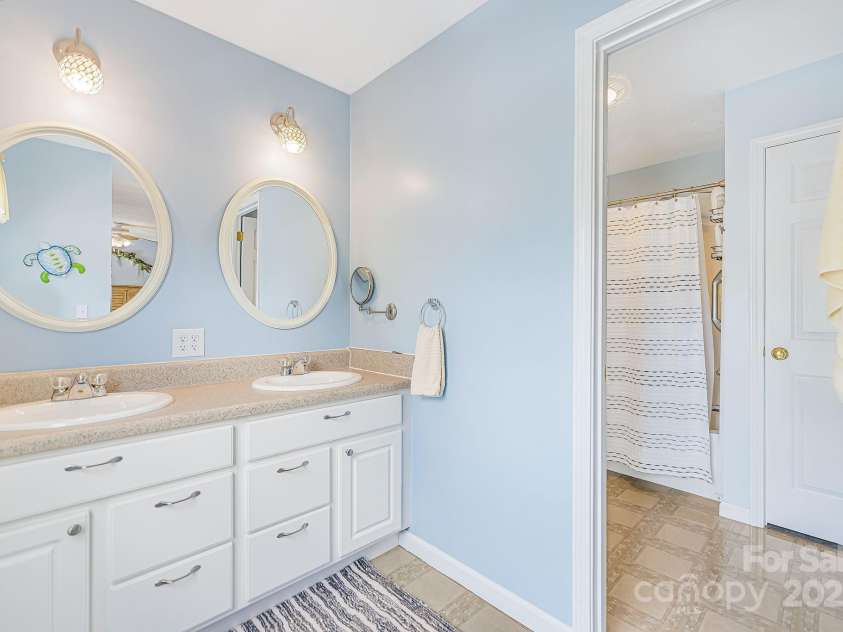 207 Pembrook Road, Swannanoa, NC 28778.  MLS# CAR4159871, YatesRealty ID 17860. 