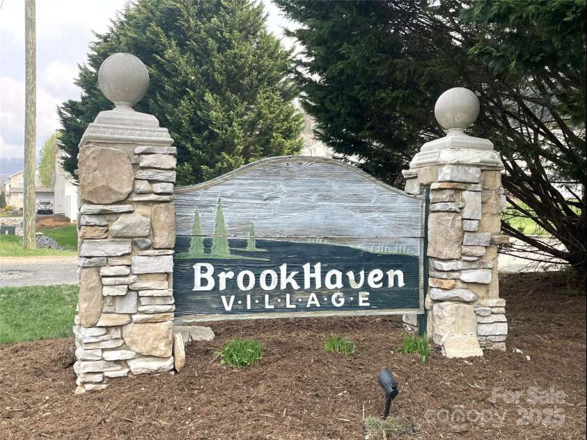 207 Pembrook Road, Swannanoa, NC 28778.  MLS# CAR4159871, YatesRealty ID 17860. 