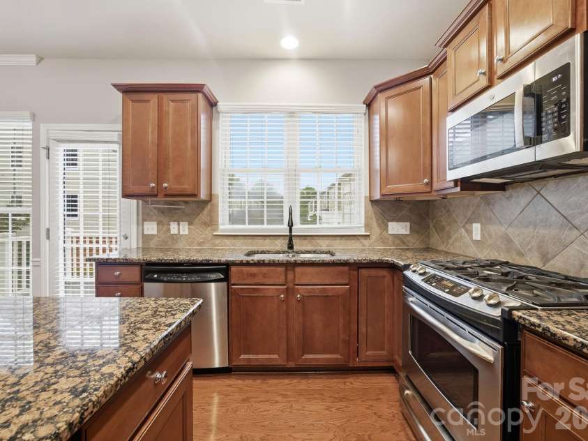 645 Sixth Baxter Crossing, Fort Mill, SC 29708.  MLS# CAR4373614, YatesRealty ID 17860. Bright and sunny! 
