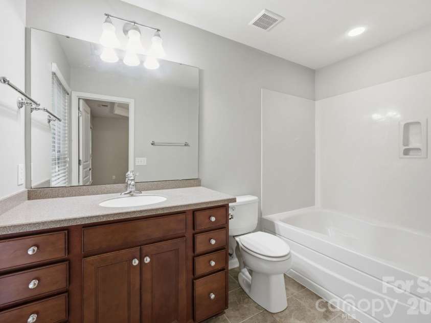 645 Sixth Baxter Crossing, Fort Mill, SC 29708.  MLS# CAR4373614, YatesRealty ID 17860. En suite bathroom