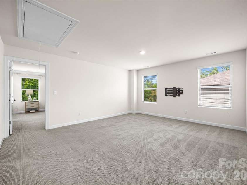 1041 Amberley Crossing Drive, Belmont, NC 28012.  MLS# CAR4373744, YatesRealty ID 17861. So much space to make this your own!