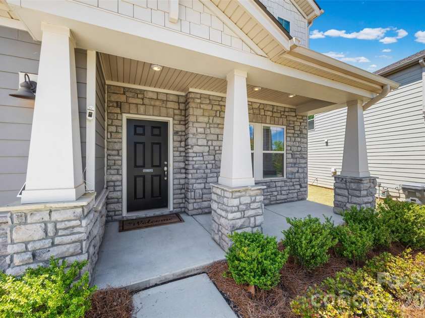 1041 Amberley Crossing Drive, Belmont, NC 28012.  MLS# CAR4373744, YatesRealty ID 17861. Welcome home!