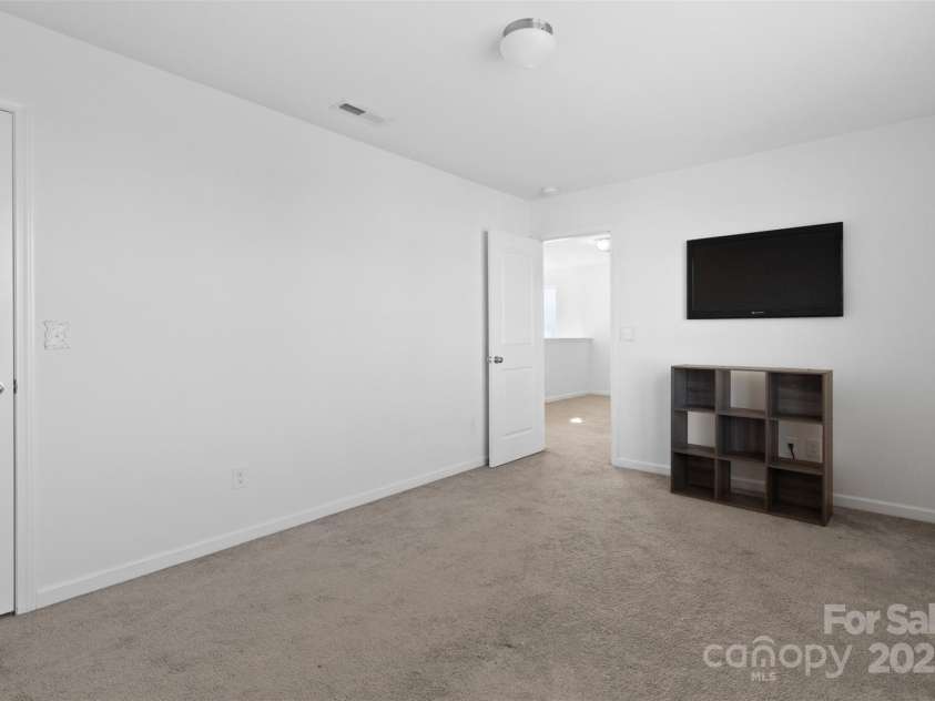 9022 Colwick Hill Lane, Charlotte, NC 28215.  MLS# CAR4221641, YatesRealty ID 17862. 