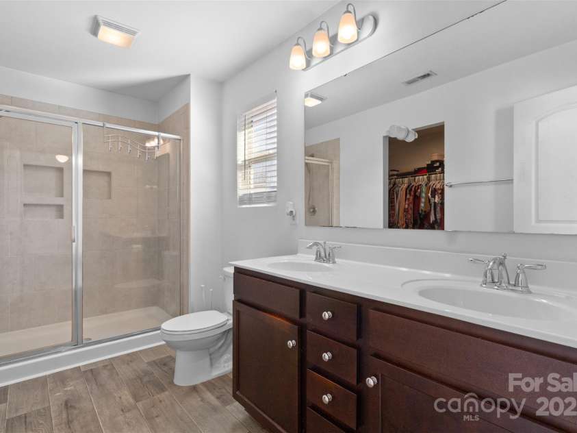 9022 Colwick Hill Lane, Charlotte, NC 28215.  MLS# CAR4221641, YatesRealty ID 17862. 