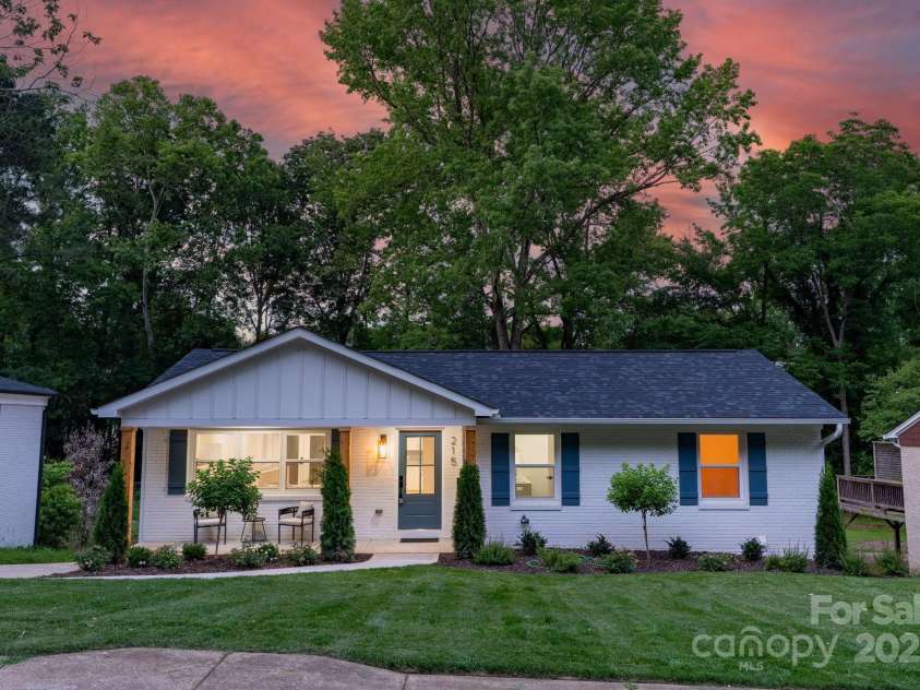 215 Wyanoke Avenue, Charlotte, NC 28205.  MLS# CAR4279883, YatesRealty ID 17863. 