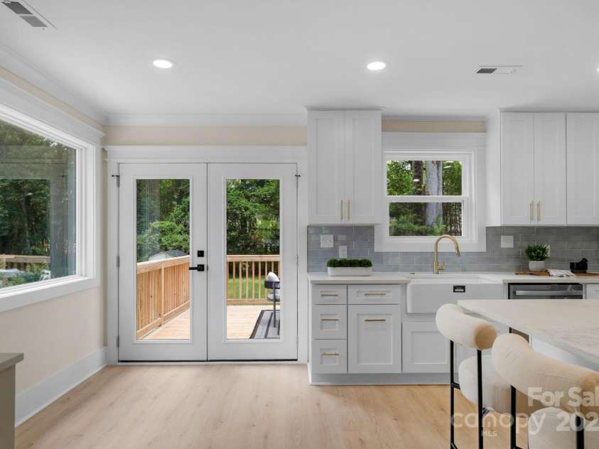 215 Wyanoke Avenue, Charlotte, NC 28205.  MLS# CAR4279883, YatesRealty ID 17863. 