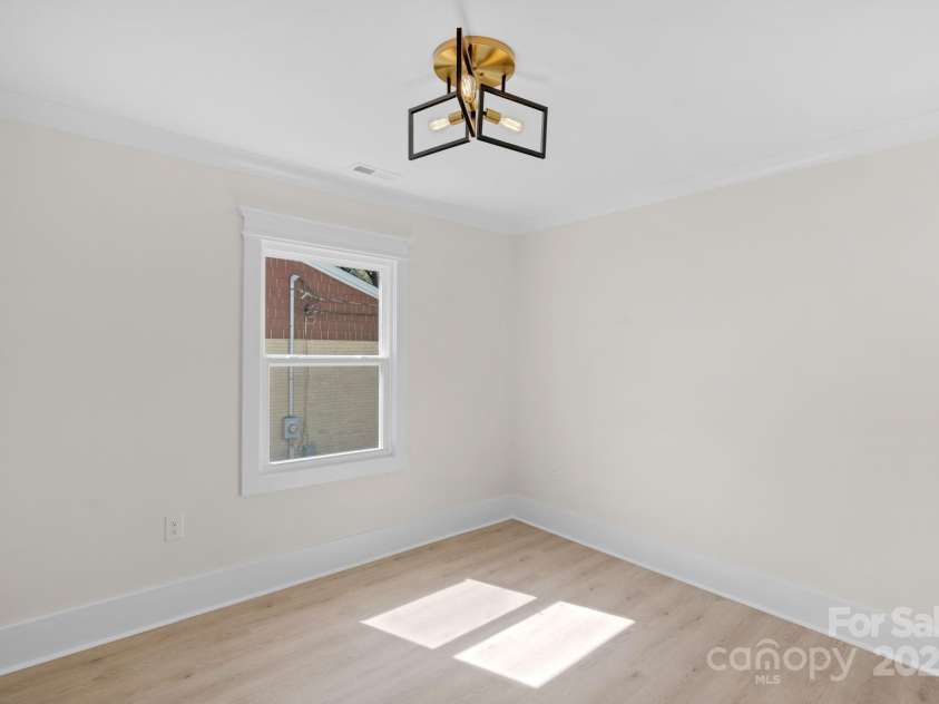 215 Wyanoke Avenue, Charlotte, NC 28205.  MLS# CAR4279883, YatesRealty ID 17863. 