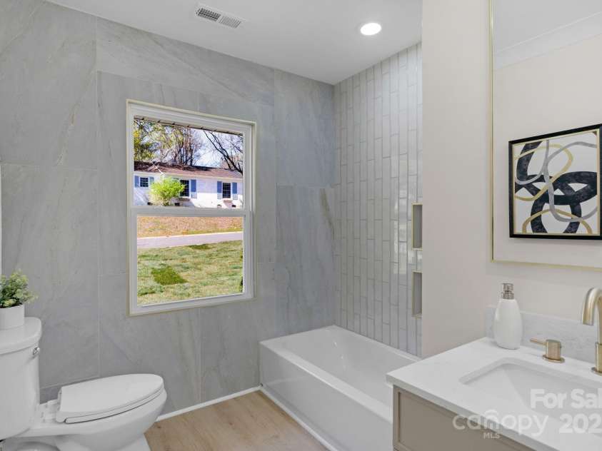 215 Wyanoke Avenue, Charlotte, NC 28205.  MLS# CAR4279883, YatesRealty ID 17863. 