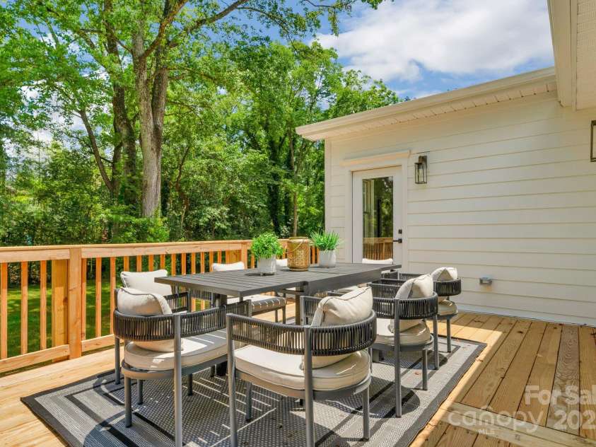 215 Wyanoke Avenue, Charlotte, NC 28205.  MLS# CAR4279883, YatesRealty ID 17863. 