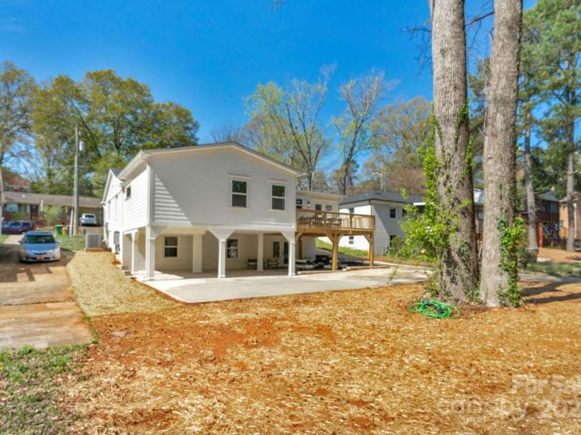 215 Wyanoke Avenue, Charlotte, NC 28205.  MLS# CAR4279883, YatesRealty ID 17863. 