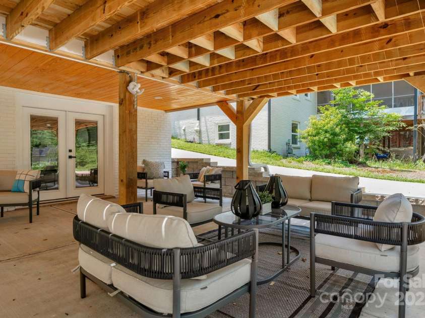 215 Wyanoke Avenue, Charlotte, NC 28205.  MLS# CAR4317224, YatesRealty ID 17863. 