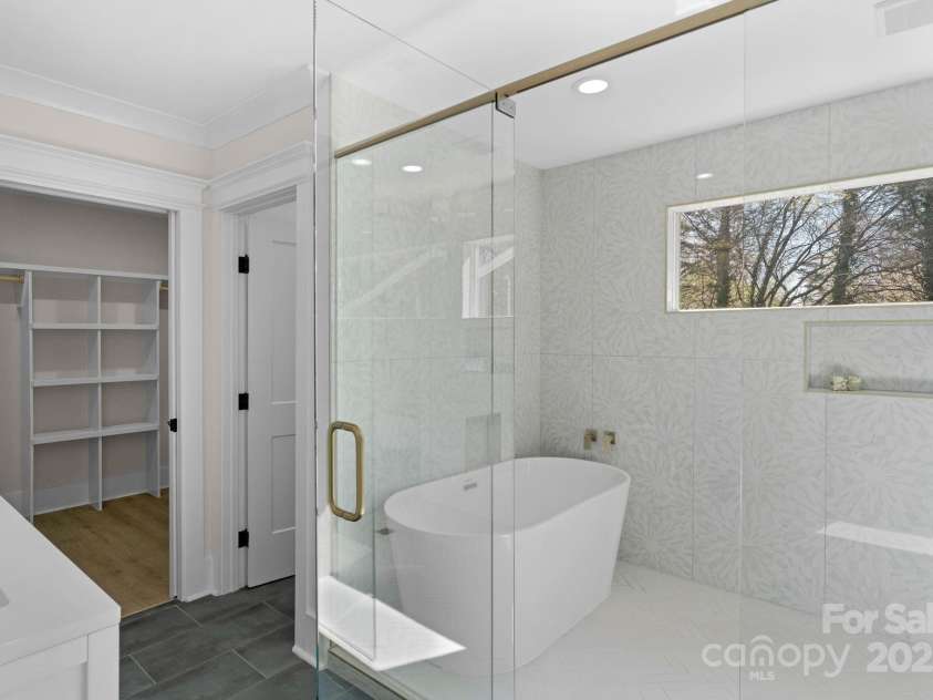 215 Wyanoke Avenue, Charlotte, NC 28205.  MLS# CAR4317224, YatesRealty ID 17863. Oversized Primary Shower with Soaking Tub