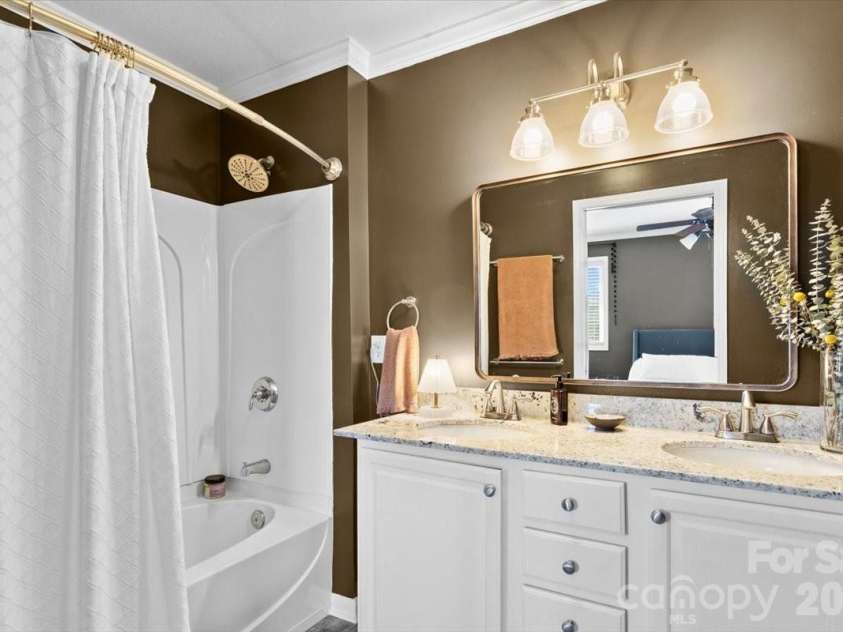 92 Rotunda Circle, Asheville, NC 28806.  MLS# CAR4372964, YatesRealty ID 17863. 