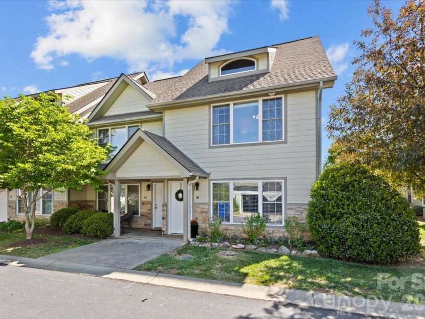 92 Rotunda Circle, Asheville, NC 28806.  MLS# CAR4372964, YatesRealty ID 17863. 
