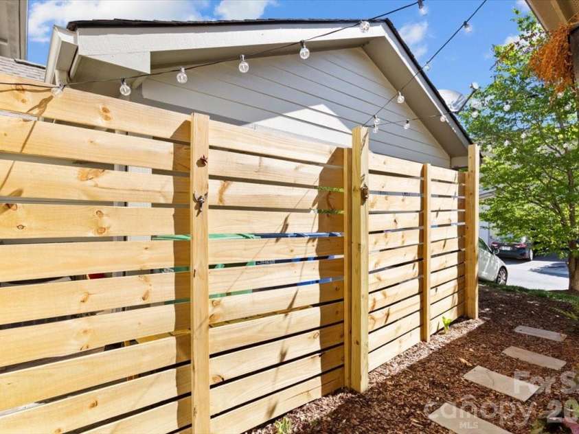 92 Rotunda Circle, Asheville, NC 28806.  MLS# CAR4372964, YatesRealty ID 17863. Privacy fence