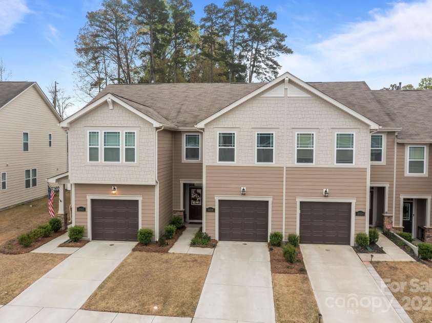 16038 Red Buckeye Lane, Huntersville, NC 28078.  MLS# CAR4241328, YatesRealty ID 17864. 