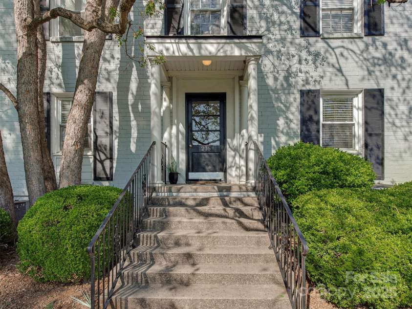 216 Wakefield Drive, Charlotte, NC 28209.  MLS# CAR4246262, YatesRealty ID 17865. 