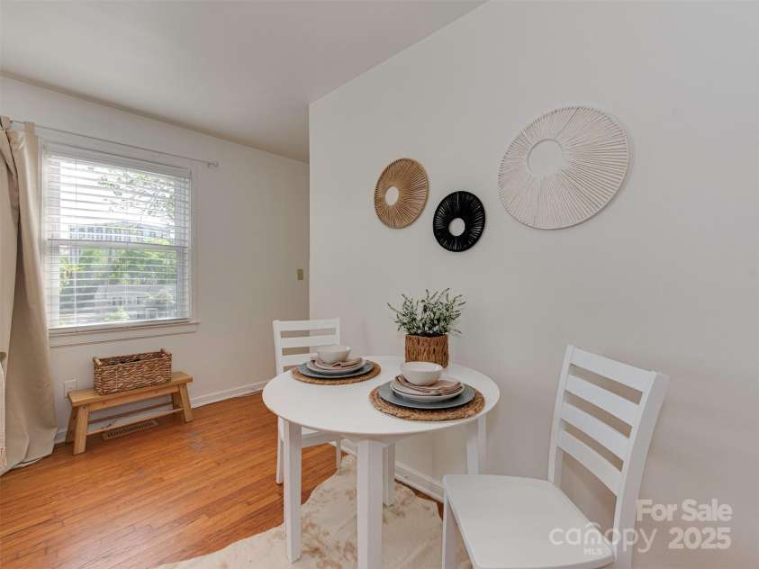 216 Wakefield Drive, Charlotte, NC 28209.  MLS# CAR4246262, YatesRealty ID 17865. 