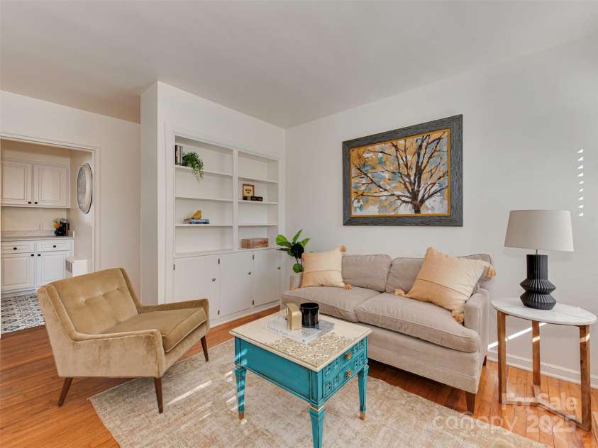 216 Wakefield Drive, Charlotte, NC 28209.  MLS# CAR4246262, YatesRealty ID 17865. 