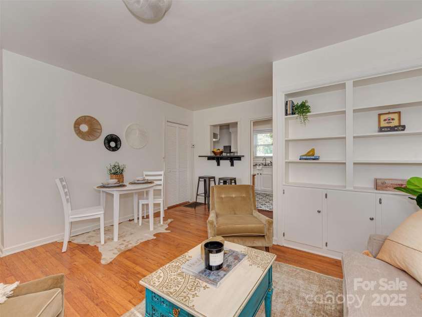 216 Wakefield Drive, Charlotte, NC 28209.  MLS# CAR4246262, YatesRealty ID 17865. 