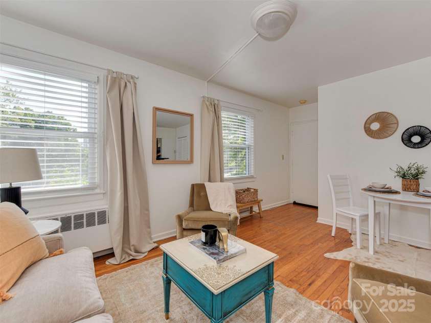 216 Wakefield Drive, Charlotte, NC 28209.  MLS# CAR4246262, YatesRealty ID 17865. 