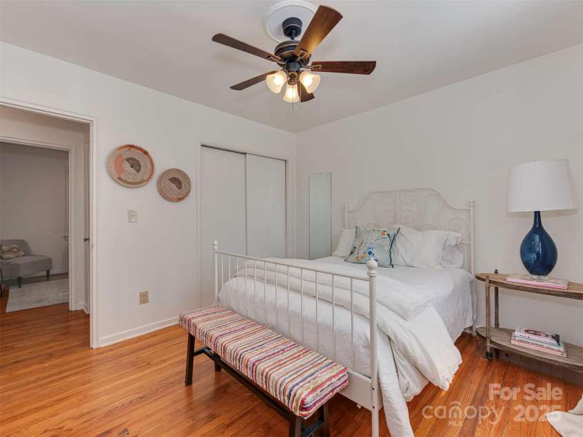 216 Wakefield Drive, Charlotte, NC 28209.  MLS# CAR4246262, YatesRealty ID 17865. 