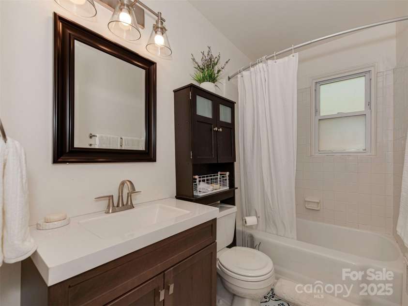 216 Wakefield Drive, Charlotte, NC 28209.  MLS# CAR4246262, YatesRealty ID 17865. 