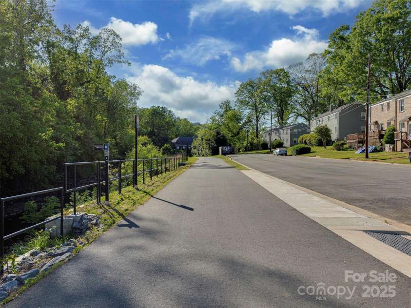 216 Wakefield Drive, Charlotte, NC 28209.  MLS# CAR4246262, YatesRealty ID 17865. 