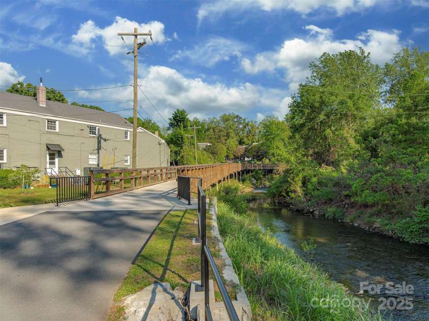 216 Wakefield Drive, Charlotte, NC 28209.  MLS# CAR4246262, YatesRealty ID 17865. 