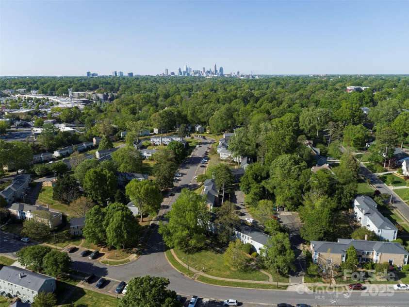216 Wakefield Drive, Charlotte, NC 28209.  MLS# CAR4246262, YatesRealty ID 17865. 