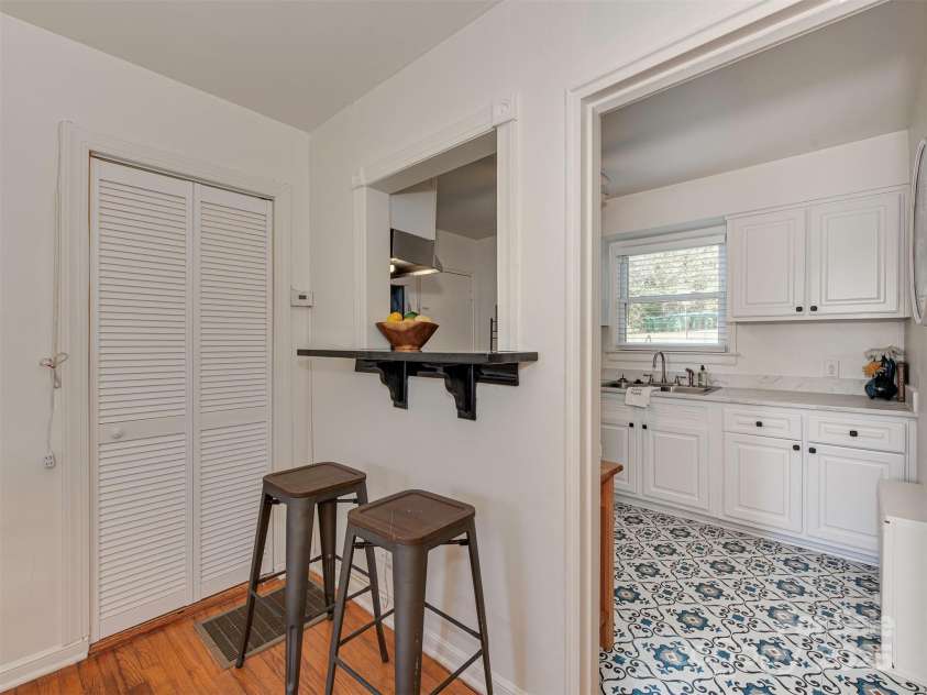 216 Wakefield Drive, Charlotte, NC 28209.  MLS# CAR4246262, YatesRealty ID 17865. 
