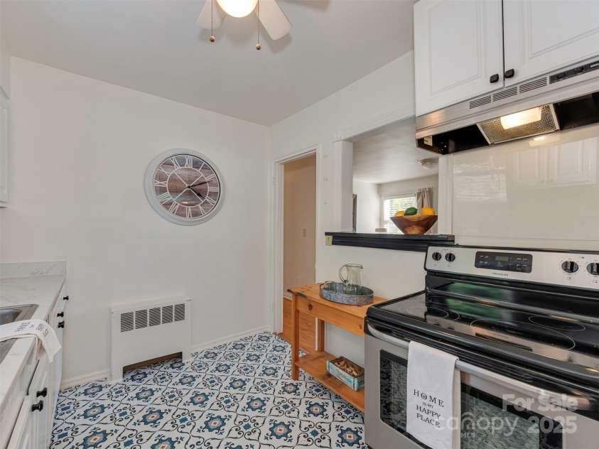 216 Wakefield Drive, Charlotte, NC 28209.  MLS# CAR4246262, YatesRealty ID 17865. 
