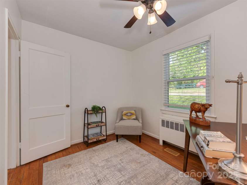 216 Wakefield Drive, Charlotte, NC 28209.  MLS# CAR4246262, YatesRealty ID 17865. 
