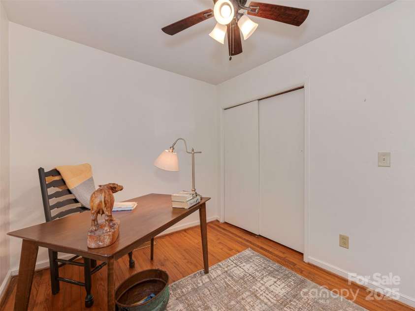 216 Wakefield Drive, Charlotte, NC 28209.  MLS# CAR4246262, YatesRealty ID 17865. 