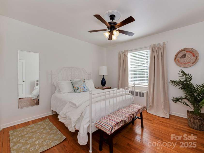 216 Wakefield Drive, Charlotte, NC 28209.  MLS# CAR4246262, YatesRealty ID 17865. 