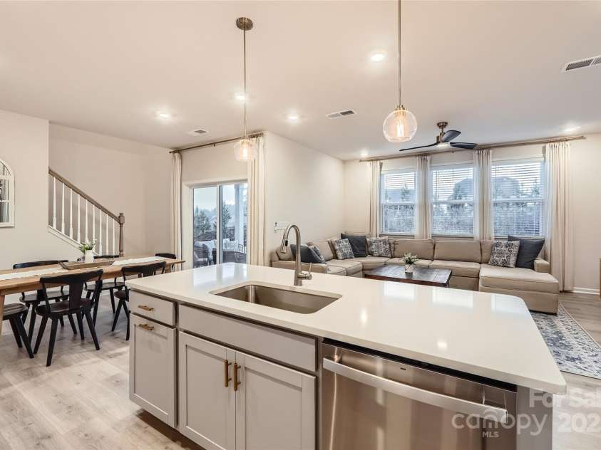 15116 Caspian Way, Charlotte, NC 28278.  MLS# CAR4245976, YatesRealty ID 17866. 