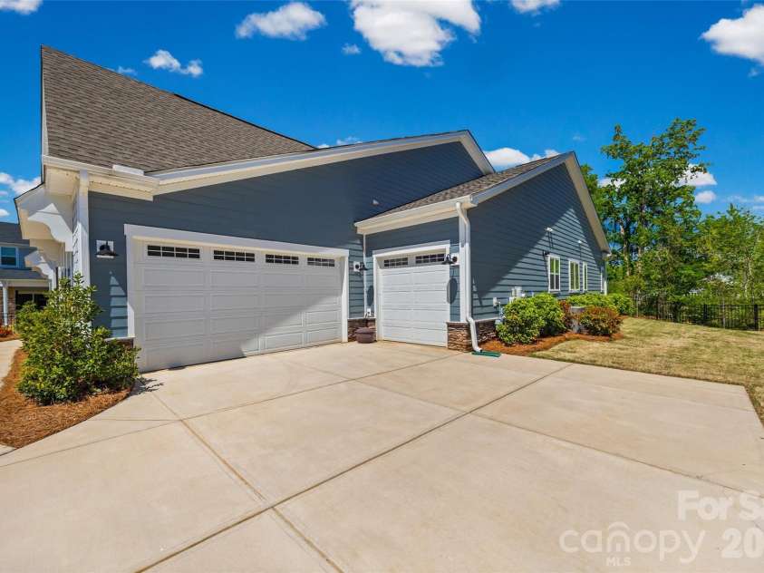 703 Bee Ridge Road, Belmont, NC 28012.  MLS# CAR4363166, YatesRealty ID 17866. 